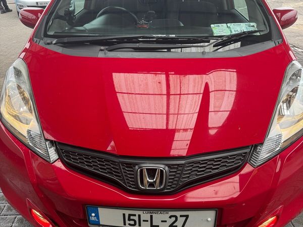 Honda Jazz Hatchback, Petrol, 2015, Red