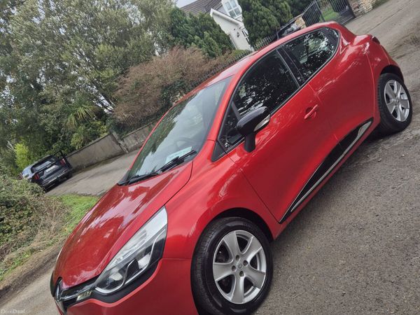 Renault Clio Hatchback, Petrol, 2017, Red