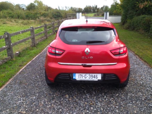 Renault Clio Hatchback, Petrol, 2017, Red