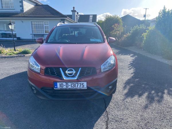 Nissan Qashqai Hatchback, Diesel, 2010, Red