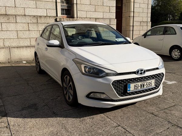 Hyundai i20 Hatchback, Petrol, 2015, White
