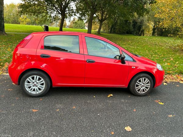 Fiat Punto MPV, Petrol, 2018, Red