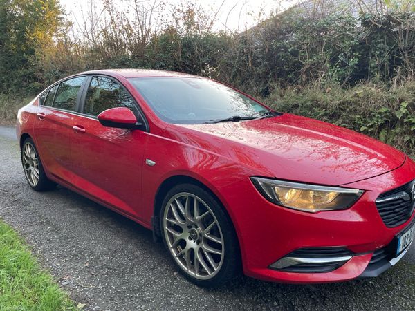 Opel Insignia Hatchback, Diesel, 2018, Red