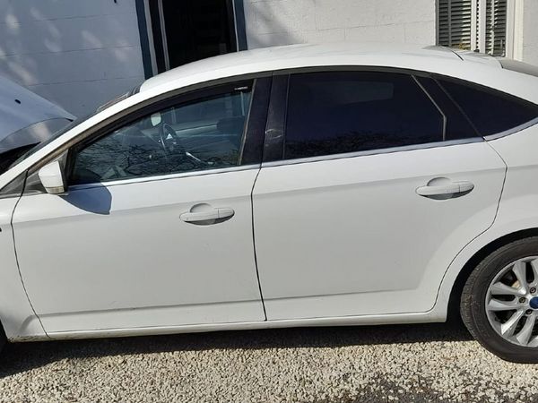 Ford Mondeo Hatchback, Diesel, 2013, White