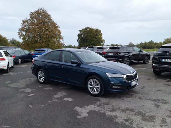 Skoda Octavia Saloon, Diesel, 2024, Blue
