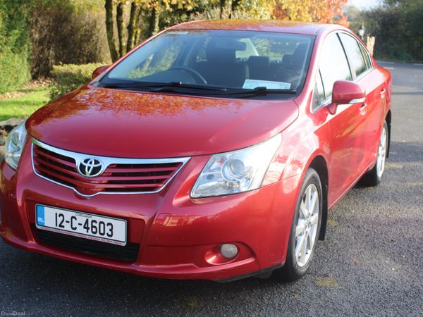 Toyota Avensis Saloon, Diesel, 2012, Red