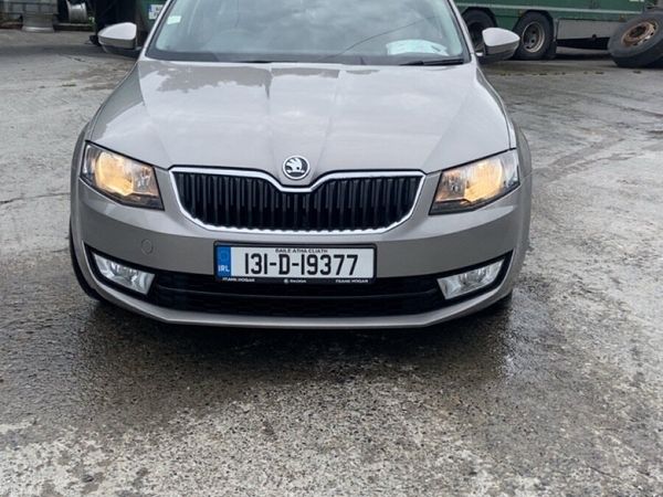 Skoda Octavia Saloon, Petrol, 2013, Beige