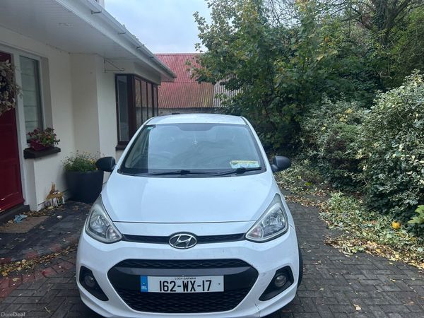 Hyundai i10 Hatchback, Petrol, 2016, White