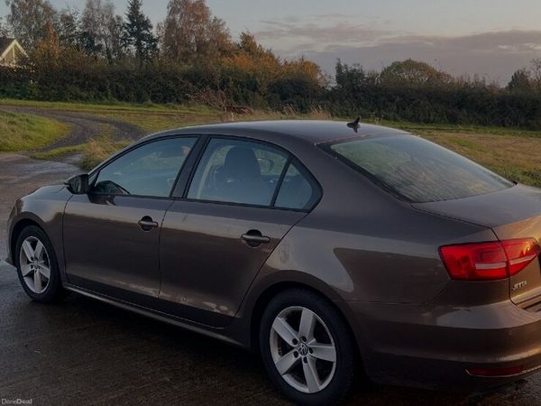 Volkswagen Jetta Saloon, Diesel, 2015, Brown