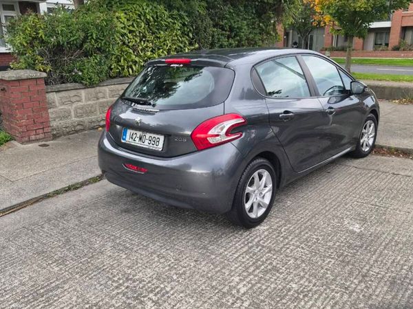 Peugeot 208 Hatchback, Petrol, 2014, Grey