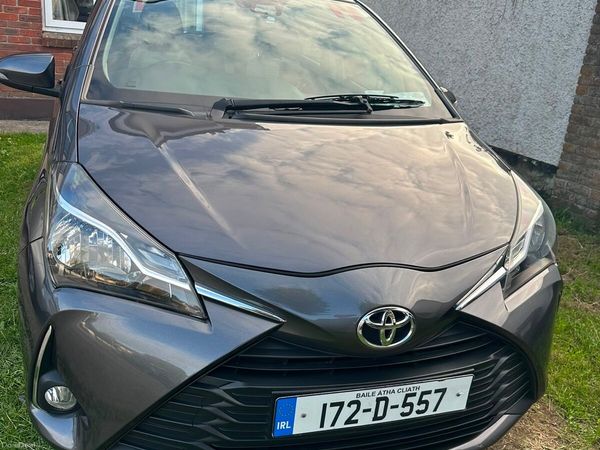 Toyota Yaris Hatchback, Petrol, 2017, Grey