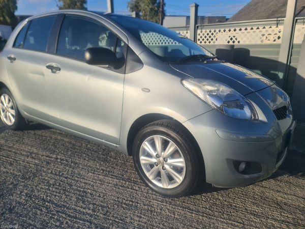 Toyota Yaris Hatchback, Petrol, 2011, Silver