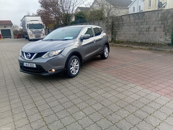 Nissan Qashqai Hatchback, Diesel, 2014, Grey