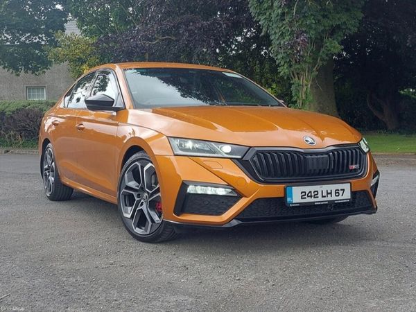 Skoda Octavia Saloon, Diesel, 2024, Orange