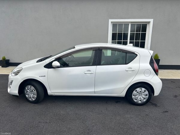 Toyota Aqua Hatchback, Petrol Hybrid, 2016, White