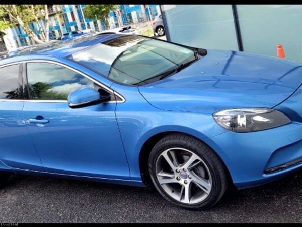 Volvo V40 Hatchback, Diesel, 2015, Blue