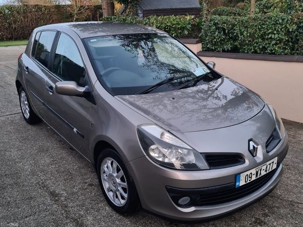 Renault Clio Hatchback, Petrol, 2009, Gold