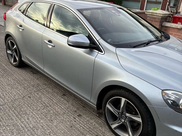 Volvo V40 Hatchback, Diesel, 2013, Silver