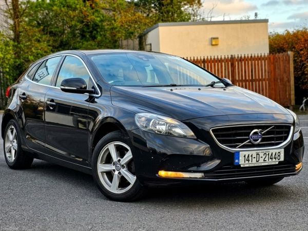 Volvo V40 Hatchback, Diesel, 2014, Black