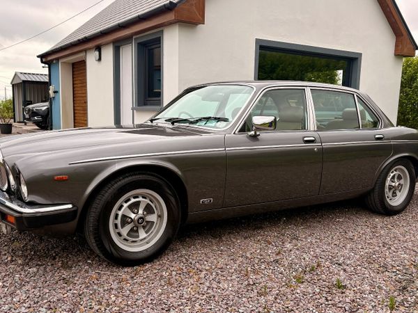 Daimler Other Saloon, Petrol, 1990, Grey