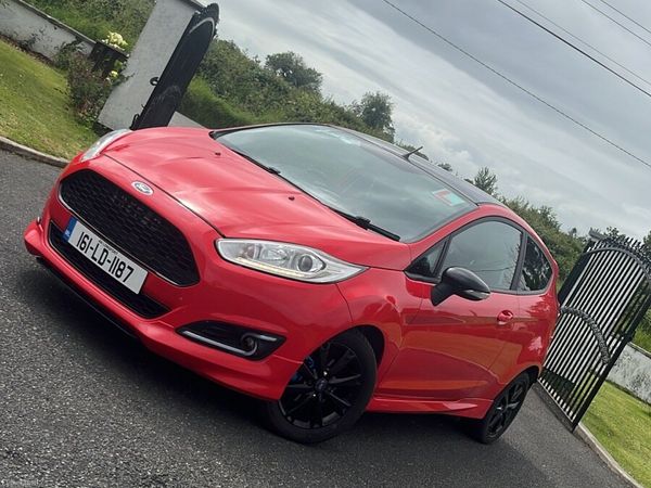 Ford Fiesta Hatchback, Petrol, 2016, Red