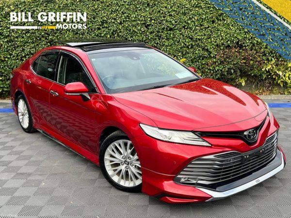 Toyota Camry Saloon, Petrol Hybrid, 2018, Red