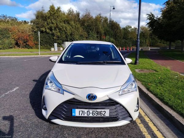 Toyota Vitz Hatchback, Petrol Hybrid, 2017, White