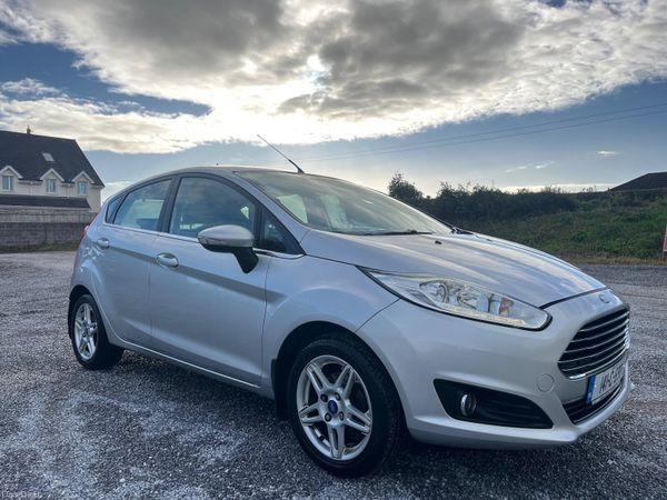 Ford Fiesta Hatchback, Petrol, 2014, Silver