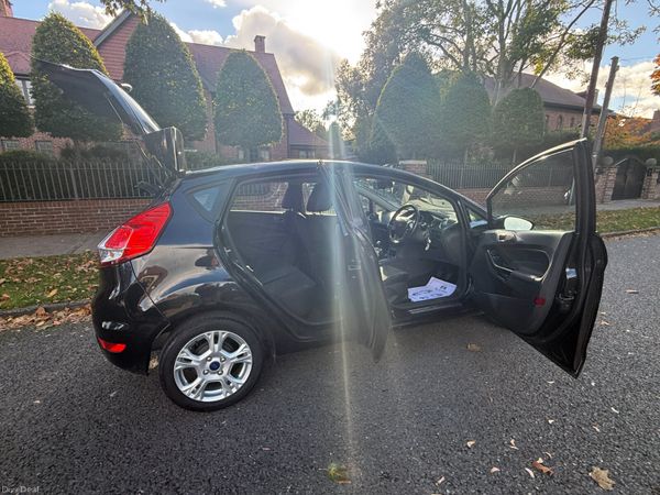 Ford Fiesta Hatchback, Petrol, 2015, Black