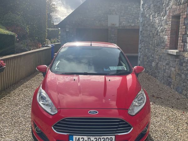 Ford Fiesta Hatchback, Petrol, 2014, Red