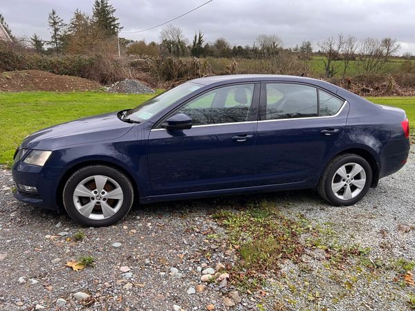 Skoda Octavia Hatchback, Diesel, 2018, Blue