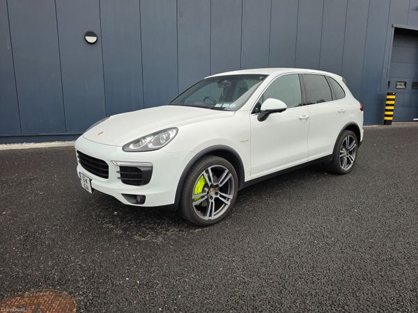 Porsche Cayenne SUV, Petrol Plug-in Hybrid, 2016, White