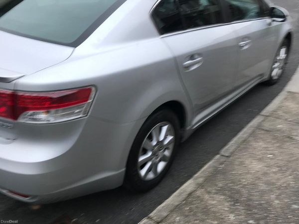Toyota Avensis Saloon, Diesel, 2011, Silver