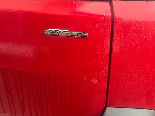 Peugeot 5008 MPV, Diesel, 2020, Red