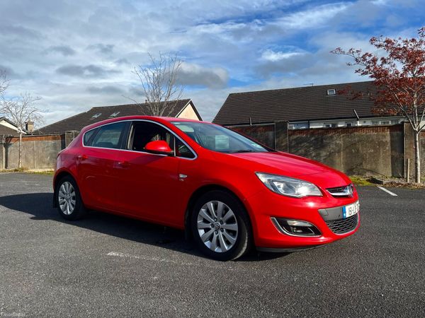 Vauxhall Astra Hatchback, Diesel, 2015, Red