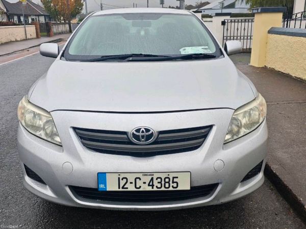 Toyota Corolla Saloon, Petrol, 2012, Silver