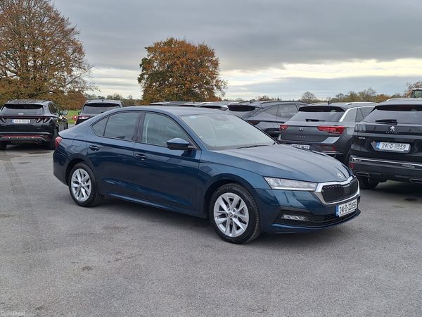 Skoda Octavia Saloon, Diesel, 2024, Blue