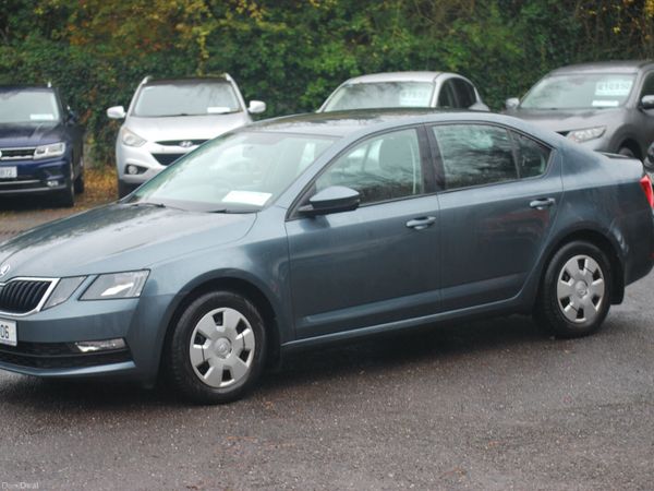 Skoda Octavia Saloon, Petrol, 2019, Grey