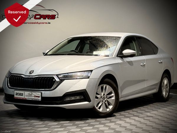 Skoda Octavia Hatchback, Diesel, 2022, Silver