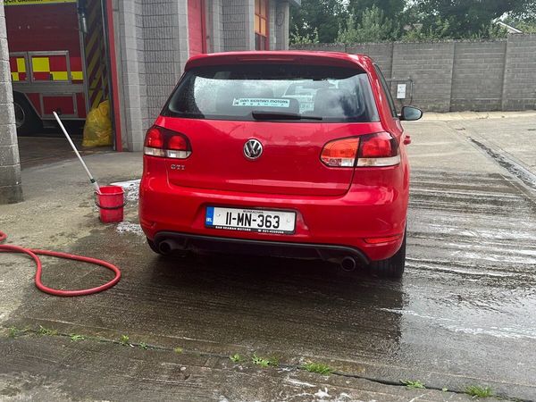 Volkswagen Golf Hatchback, Petrol, 2011, Red