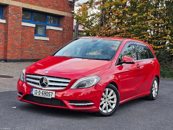 Mercedes-Benz B-Class MPV, Petrol, 2012, Red