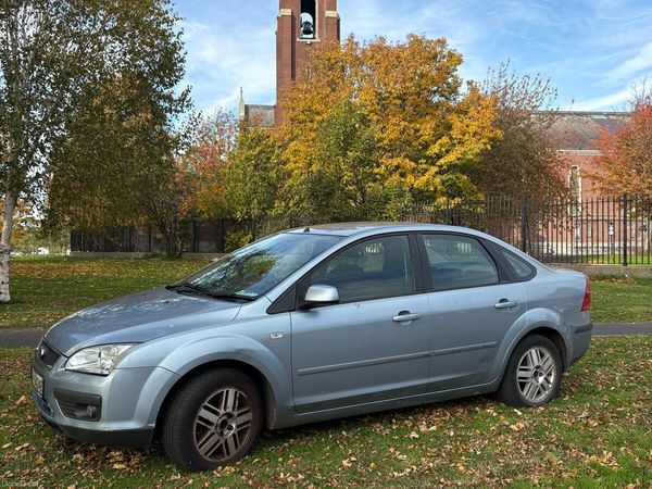 Ford Focus Saloon, Petrol, 2005, Blue