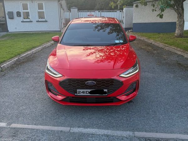 Ford Focus Hatchback, Petrol, 2024, Red