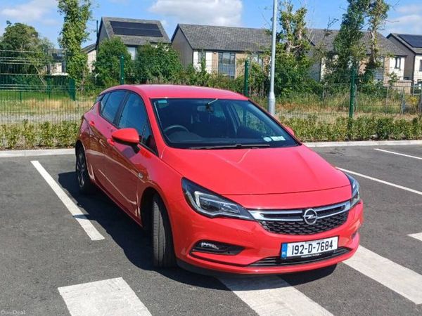 Opel Astra Hatchback, Diesel, 2019, Red