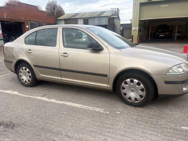 Skoda Octavia Hatchback, Petrol, 2005, Beige