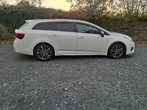 Toyota Avensis Estate, Diesel, 2016, White