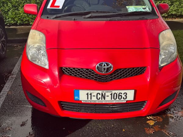 Toyota Yaris Hatchback, Petrol, 2011, Red
