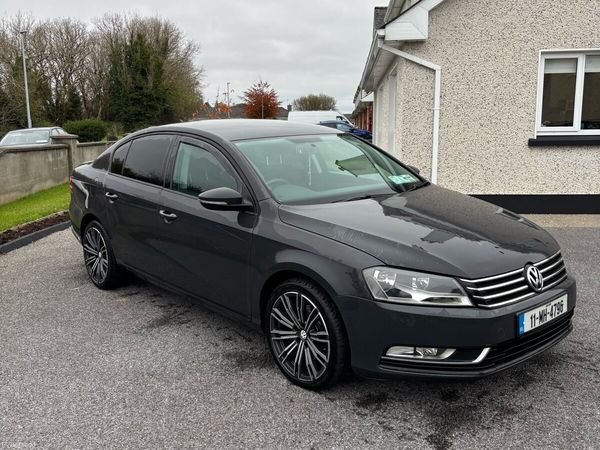 Volkswagen Passat Saloon, Diesel, 2011, Grey