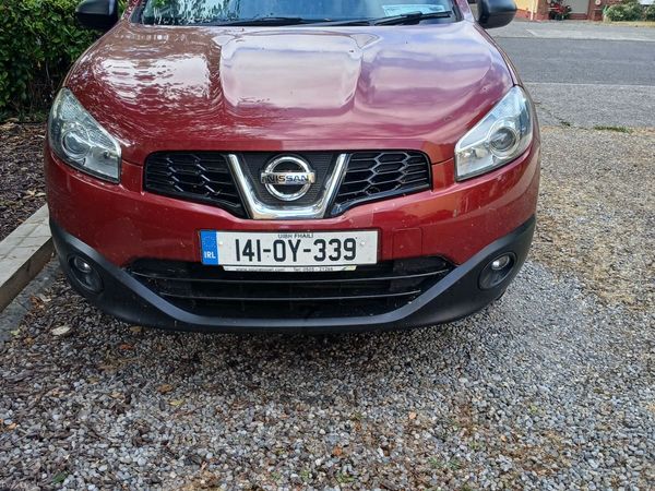 Nissan Qashqai Hatchback, Diesel, 2014, Red