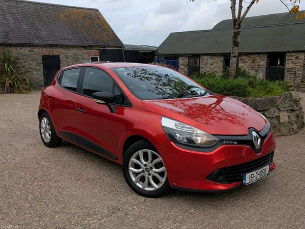 Renault Clio Hatchback, Petrol, 2015, Red